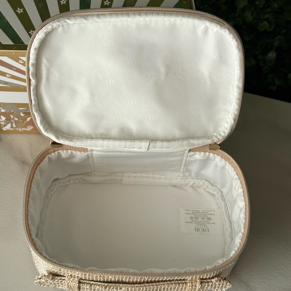 Dior Gold Sparkle Holiday 2025 Cosmetic Bag New - Picture 6 of 9